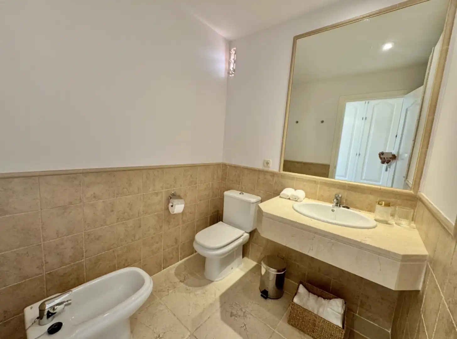 Bany de Apartament de lloguer en Benahavís amb Aire condicionat, Calefacció i Terrassa