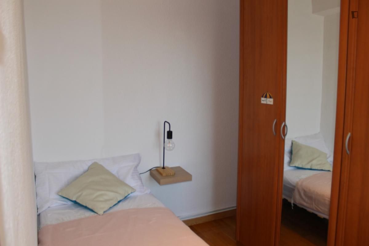 Habitación de Apartamento para compartir en  Madrid Capital con Amueblado, Horno y Lavadora