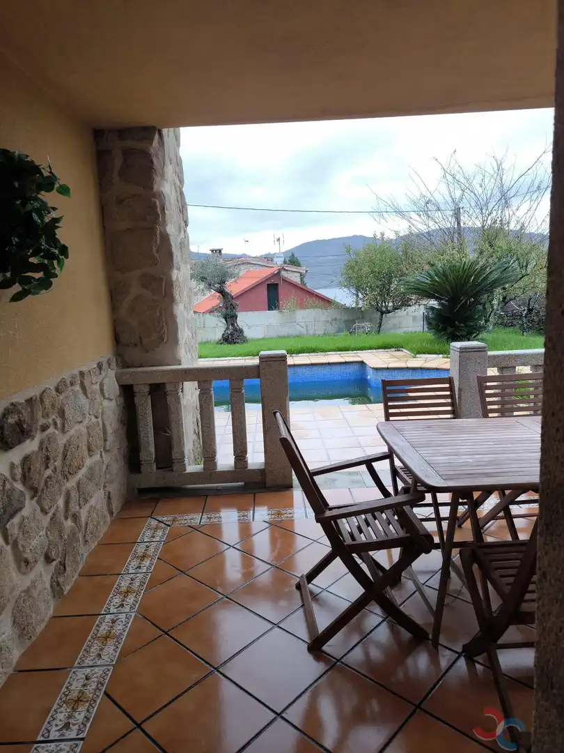 Piscina de Casa o xalet en venda en Redondela amb Piscina