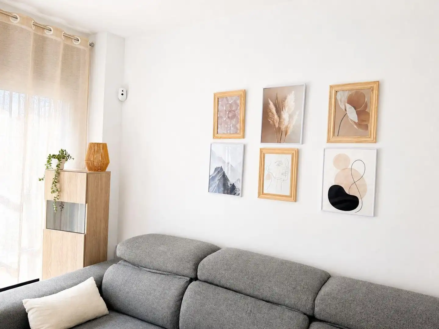 Sala d'estar de Apartament de lloguer en Daimús amb Aire condicionat, Moblat i Piscina comunitària