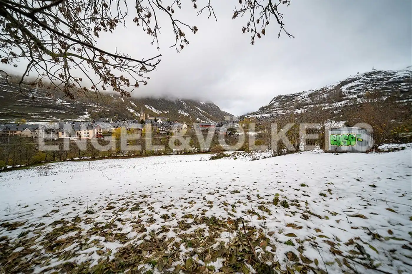 Residential for sale in Naut Aran
