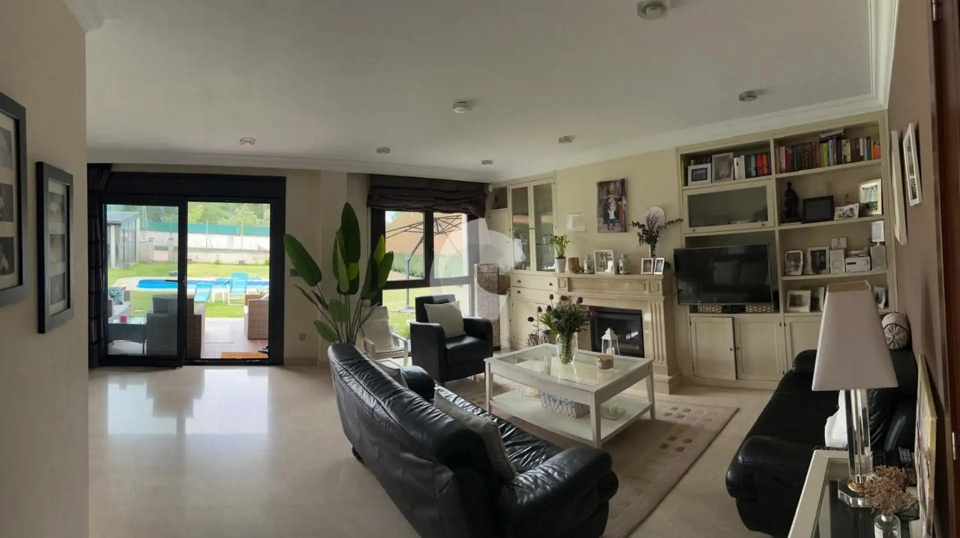 Sala de estar de Casa o chalet en venta en San Cibrao das Viñas con Calefacción, Jardín privado y Piscina