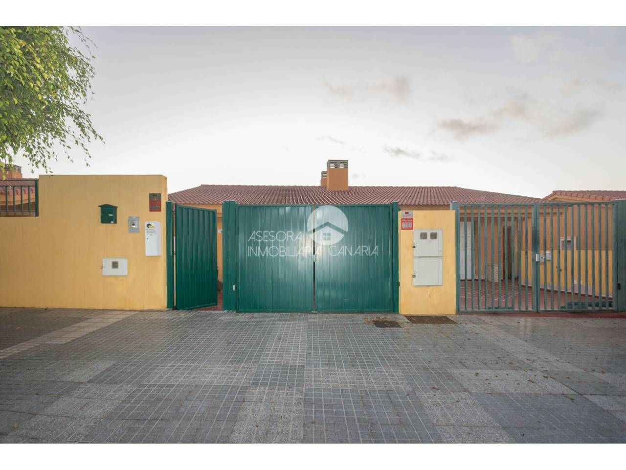 Vista exterior de Casa o xalet en venda en Las Palmas de Gran Canaria amb Aire condicionat, Calefacció i Jardí privat