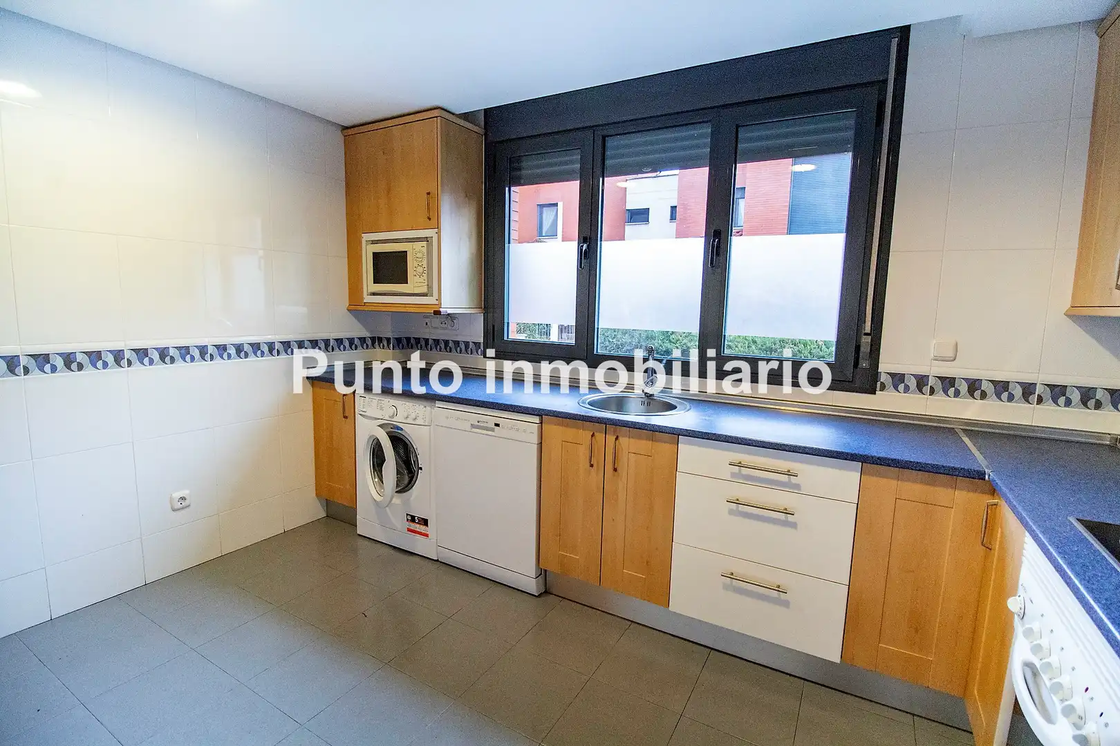 Kitchen of Houses for sale in Valladolid  with Heating, Private garden and Parquet flooring