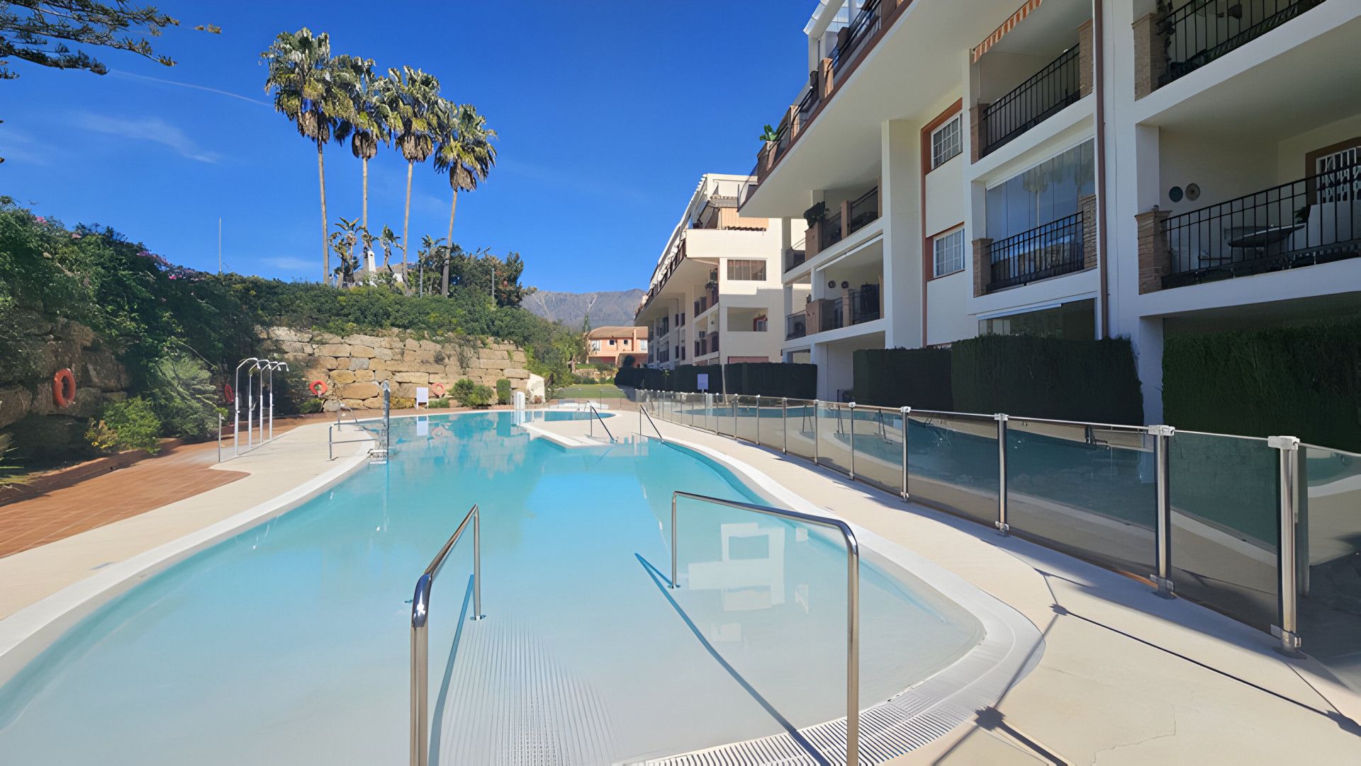 Vista exterior de Planta baixa en venda en Mijas amb Aire condicionat, Terrassa i Piscina