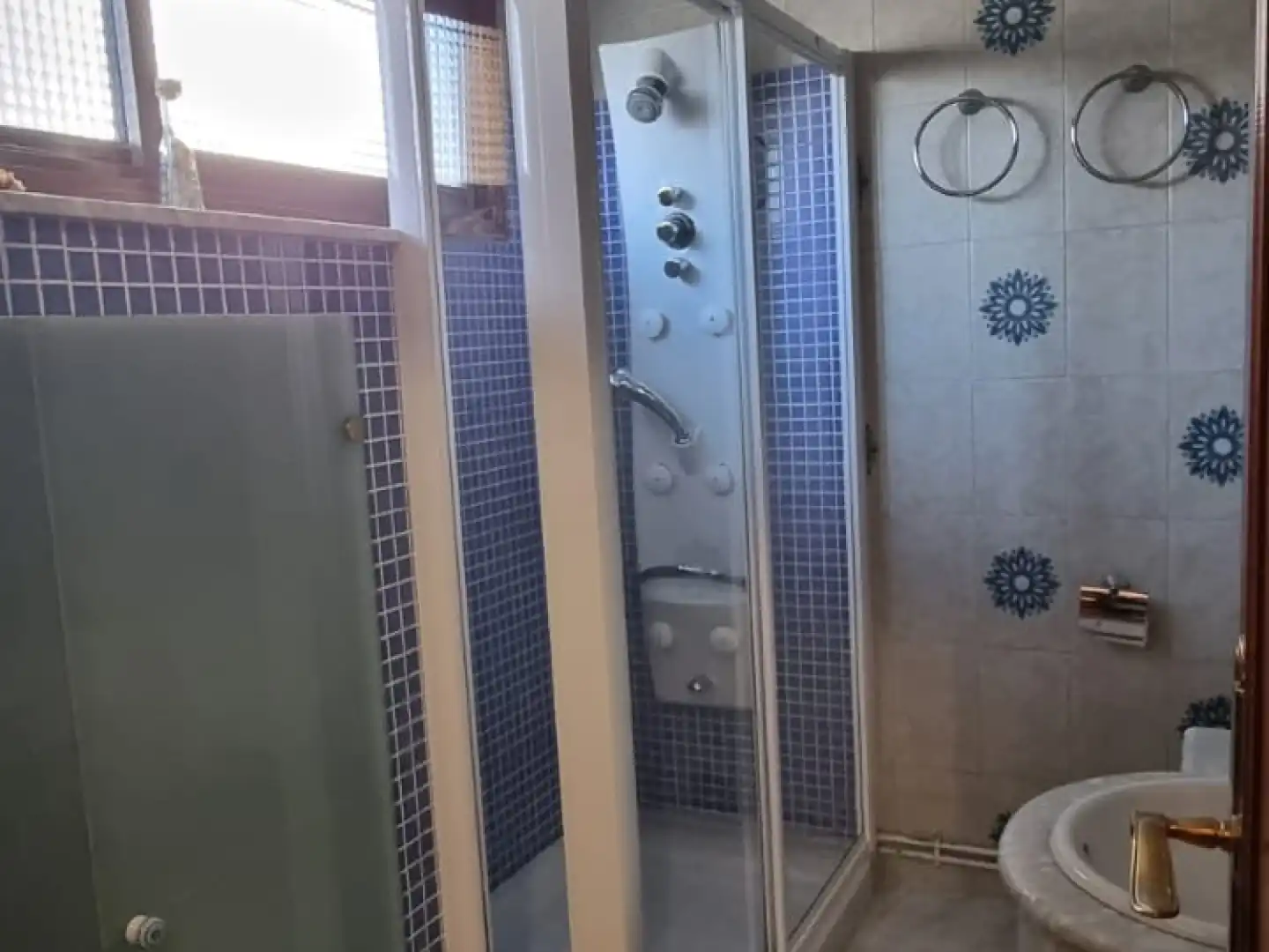 Baño de Piso en venta en Vilagarcía de Arousa con Calefacción, Trastero y Amueblado