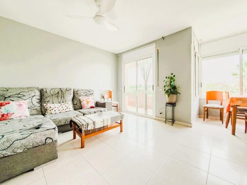 Sala de estar de Piso en venta en Vilanova i la Geltrú con Aire acondicionado y Terraza