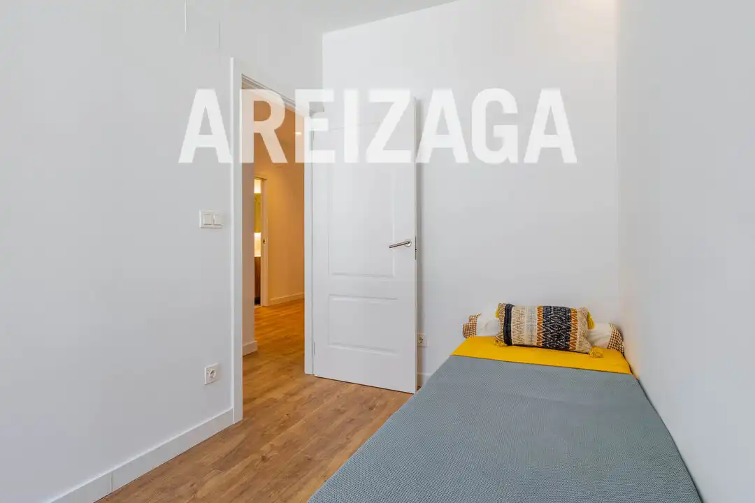 Habitación de Piso en venta en Donostia - San Sebastián  con Calefacción, Terraza y Balcón