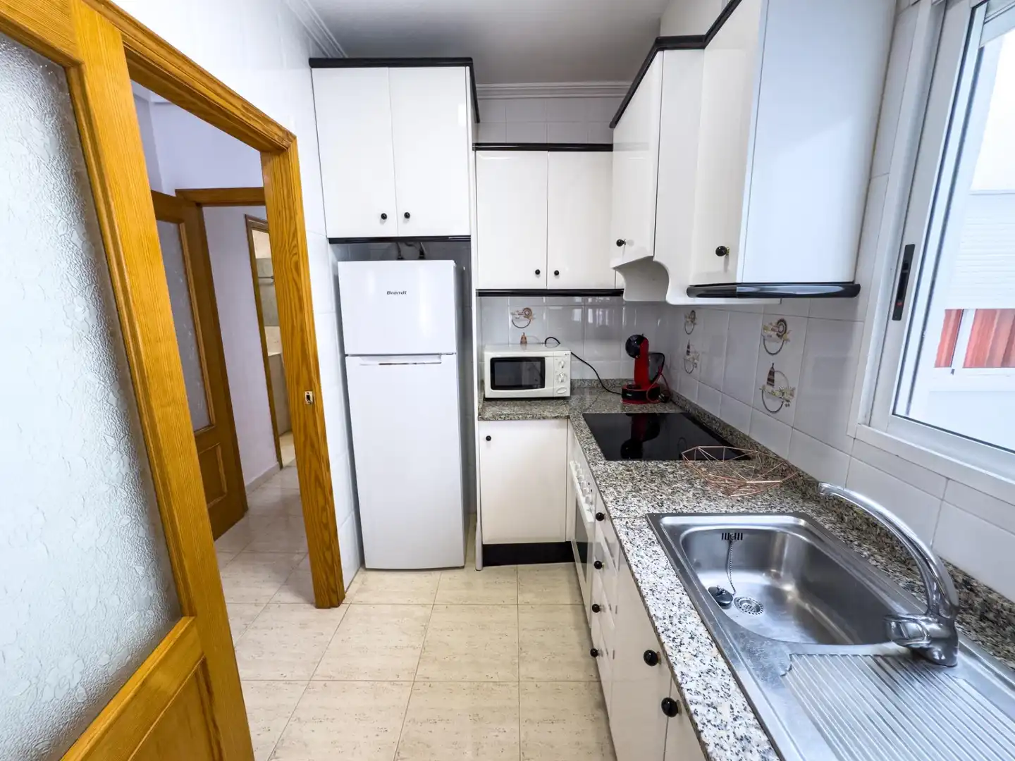 Cuina de Apartament de lloguer en Torrevieja amb Aire condicionat, Calefacció i Terrassa