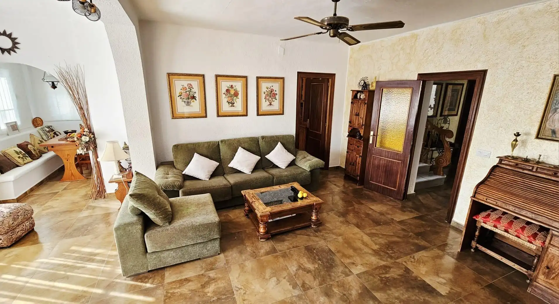 Sala de estar de Casa o chalet en venta en Marbella con Jardín privado, Terraza y Piscina comunitaria