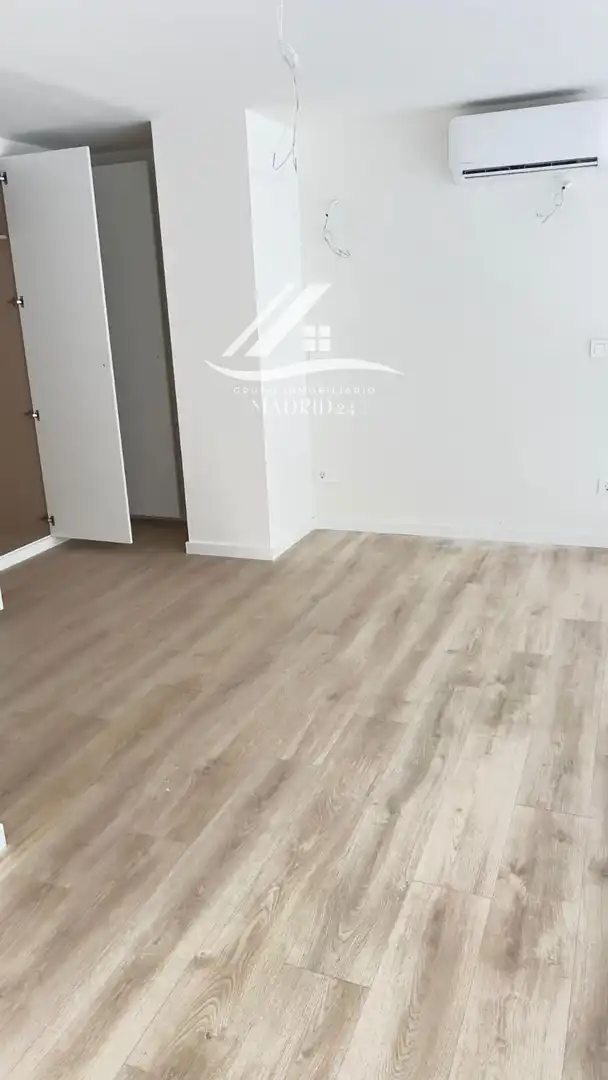 Habitación de Piso en venta en Madrid con Aire acondicionado, Piscina y Piscina comunitaria