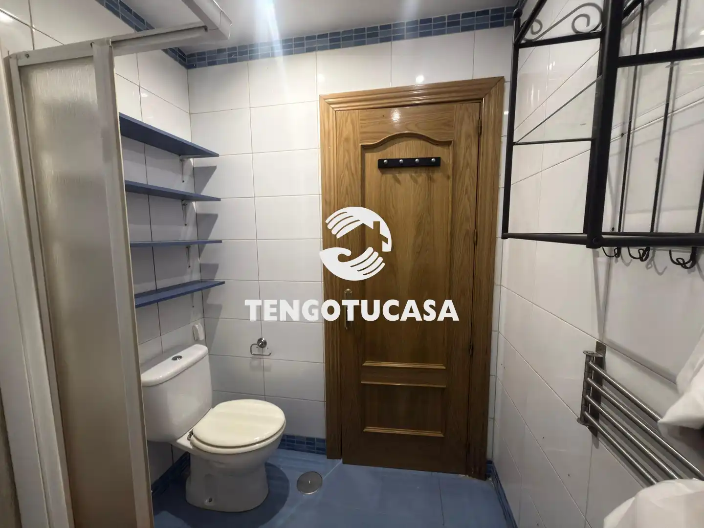 Bathroom of Flat for sale in Madrid