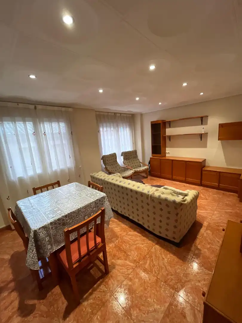 Living room of Flat for rent in Zaragoza  with Heating, Furnished and Oven