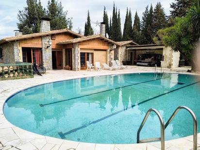 Piscina de Casa o xalet en venda en Castellví de Rosanes amb Aire condicionat, Calefacció i Jardí privat