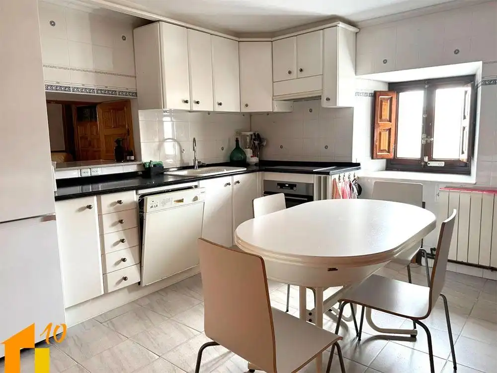 Kitchen of Houses for sale in Villaldemiro  with Heating, Storage room and Furnished