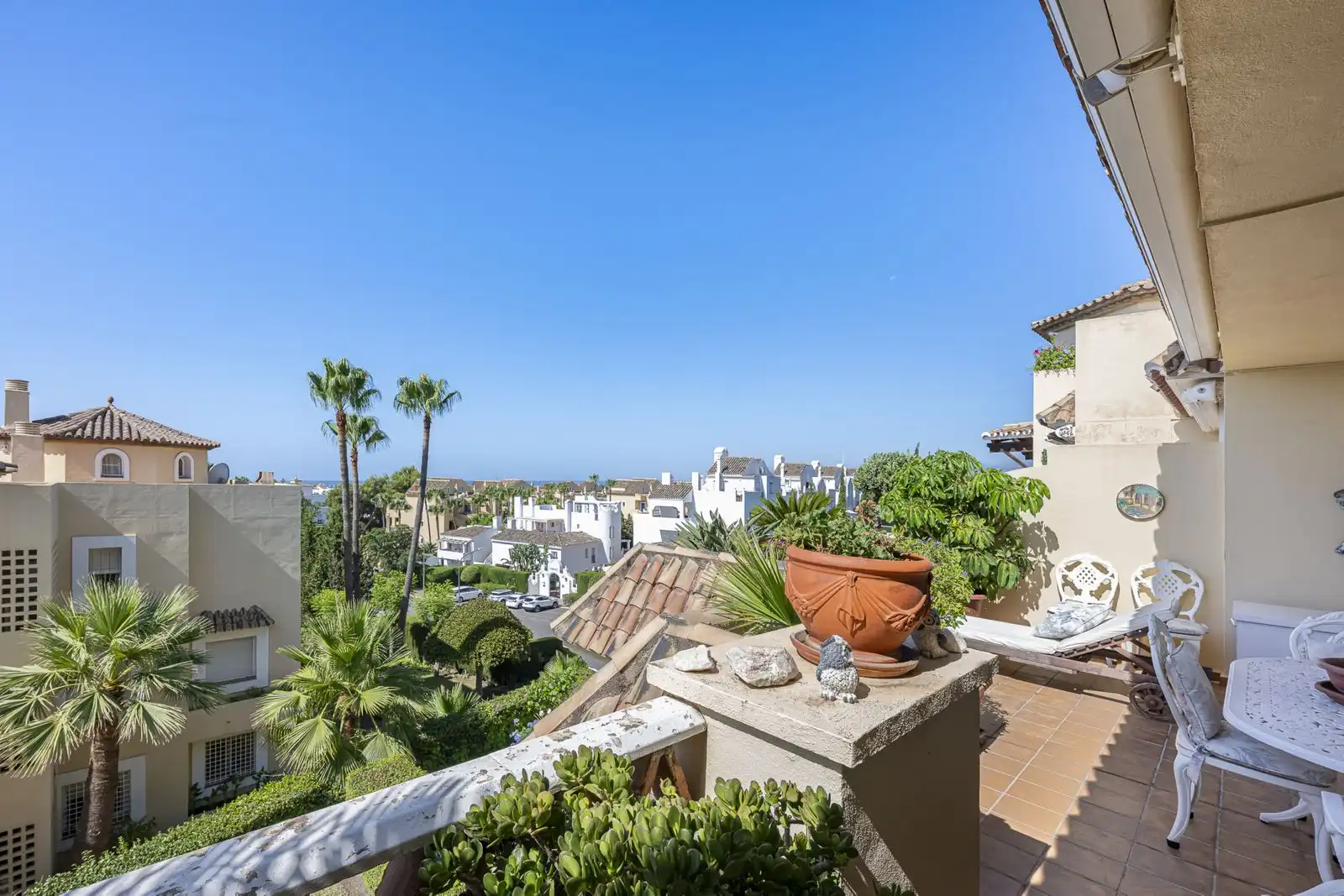 Vista exterior de Àtic en venda en Marbella amb Aire condicionat, Terrassa i Traster