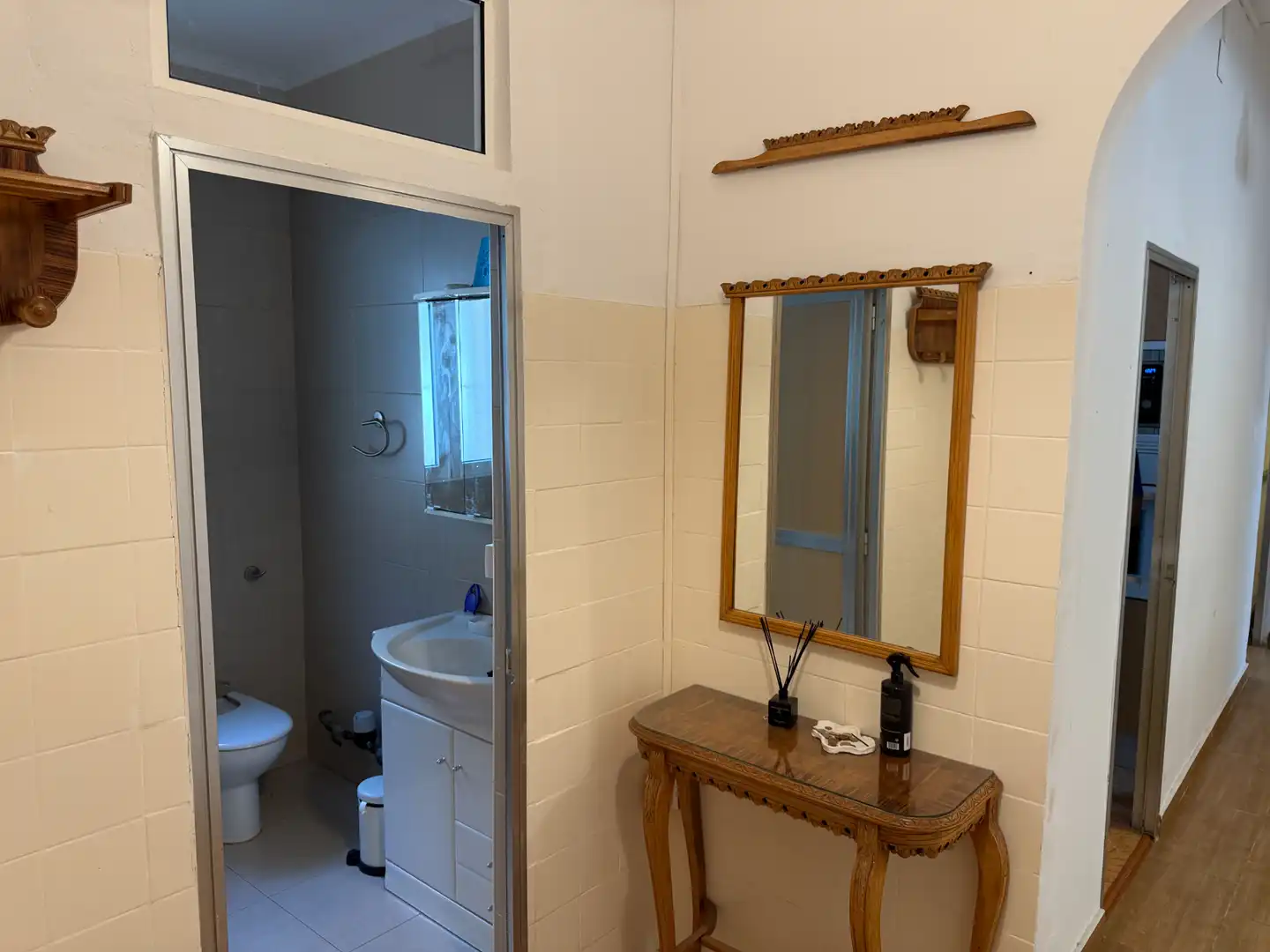 Bathroom of Flat for sale in Valencia  with Air Conditioner and Storage room
