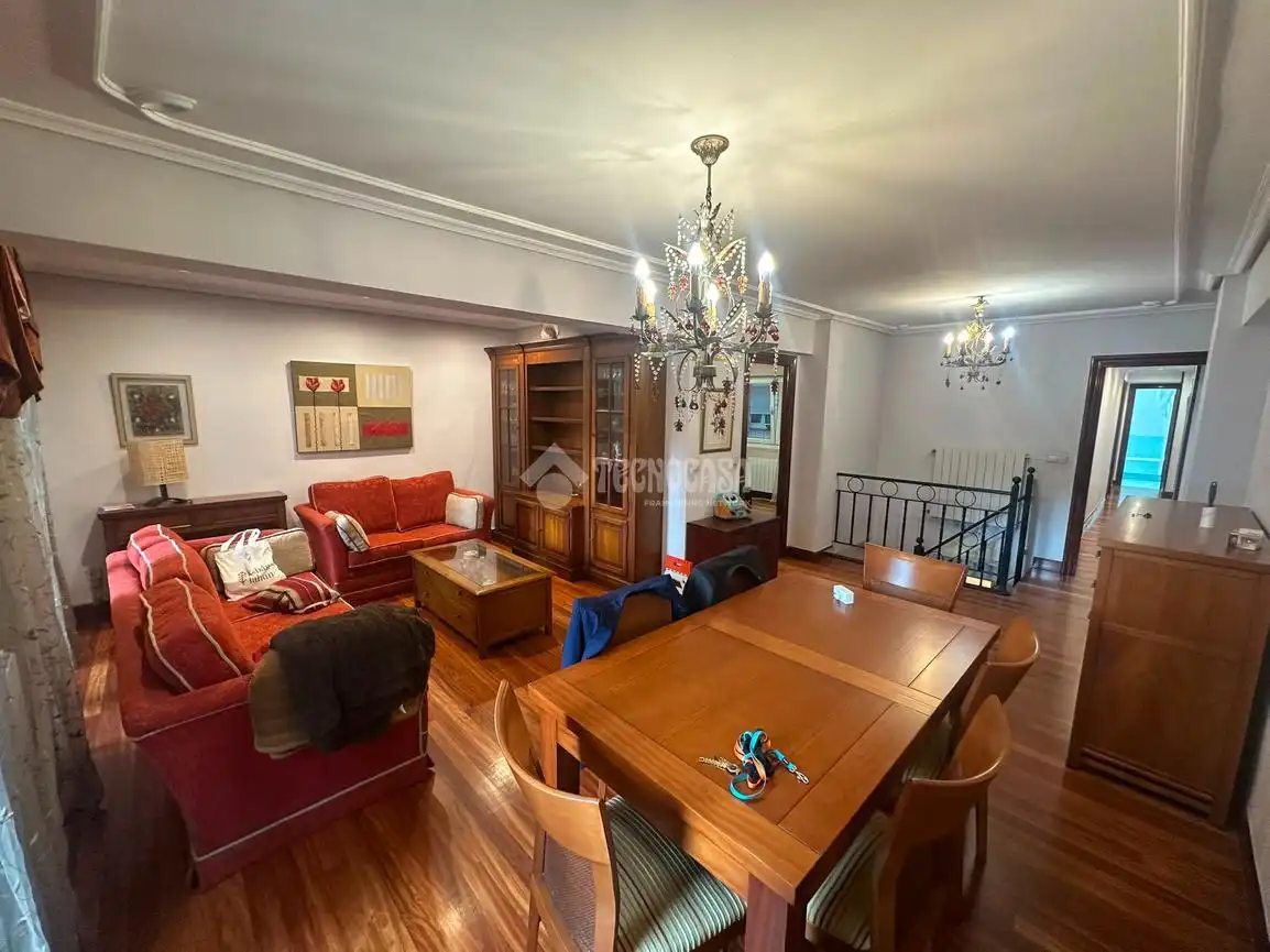 Sala d'estar de Dúplex en venda en Bilbao  amb Calefacció i Moblat