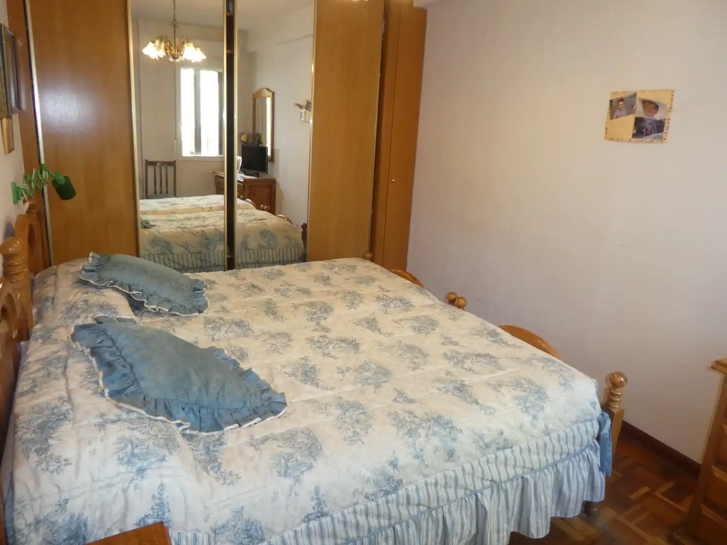 Dormitori de Pis en venda en Burgos amb Calefacció, Parquet i Moblat
