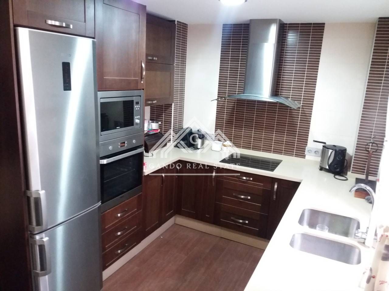 Cuina de Pis de lloguer en Dos Hermanas amb Aire condicionat, Moblat i Piscina comunitària