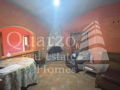 Sala d'estar de Casa adosada en venda en Villarrobledo