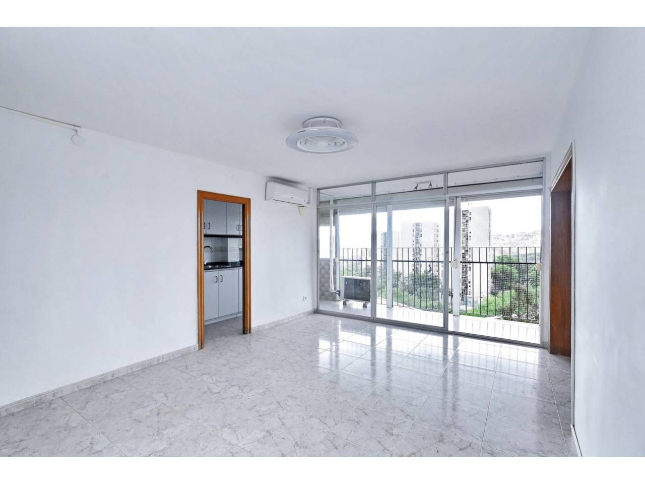 Living room of Flat for sale in  Barcelona Capital  with Air Conditioner and Balcony