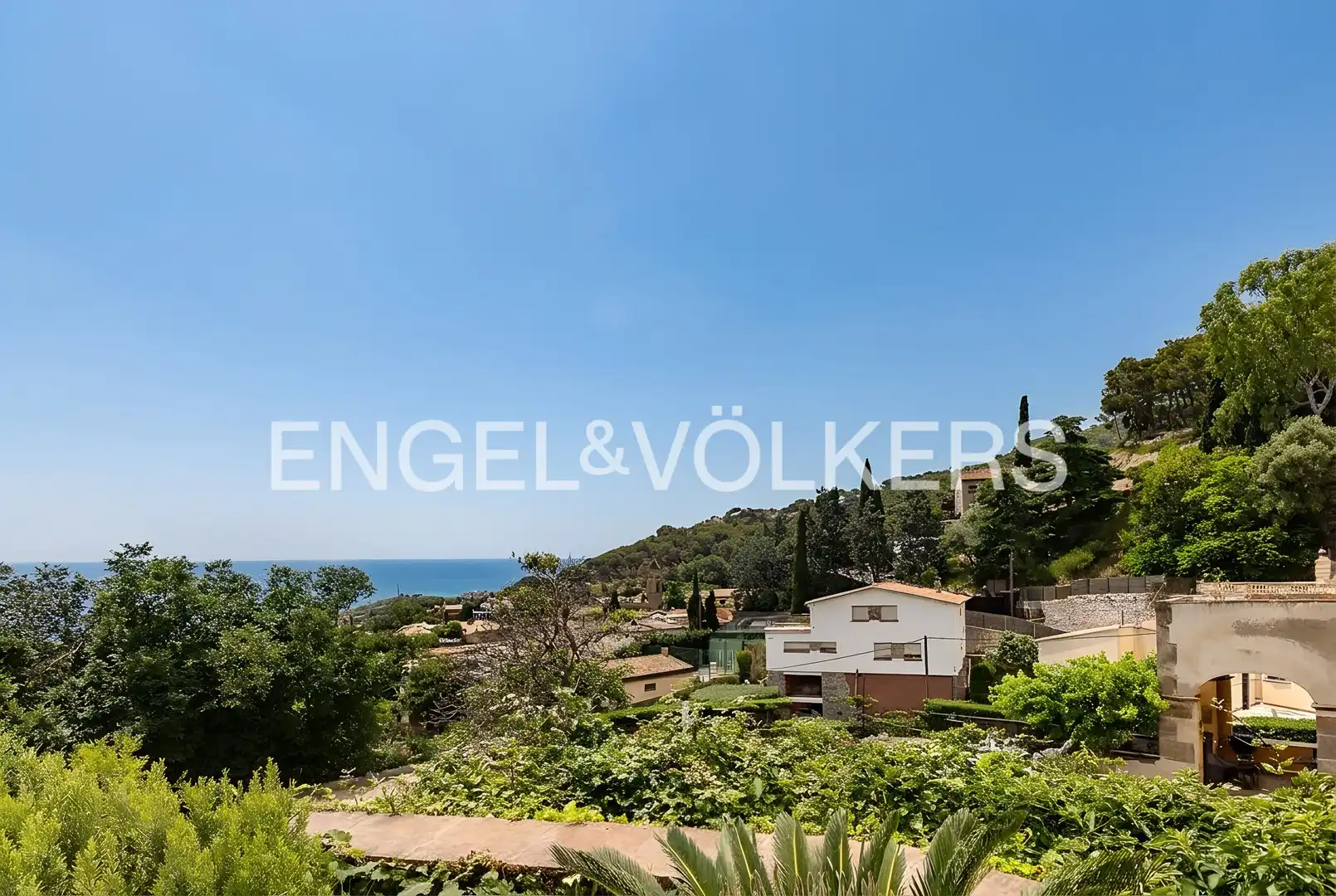Vista exterior de Casa o xalet en venda en Premià de Dalt amb Calefacció, Jardí privat i Terrassa