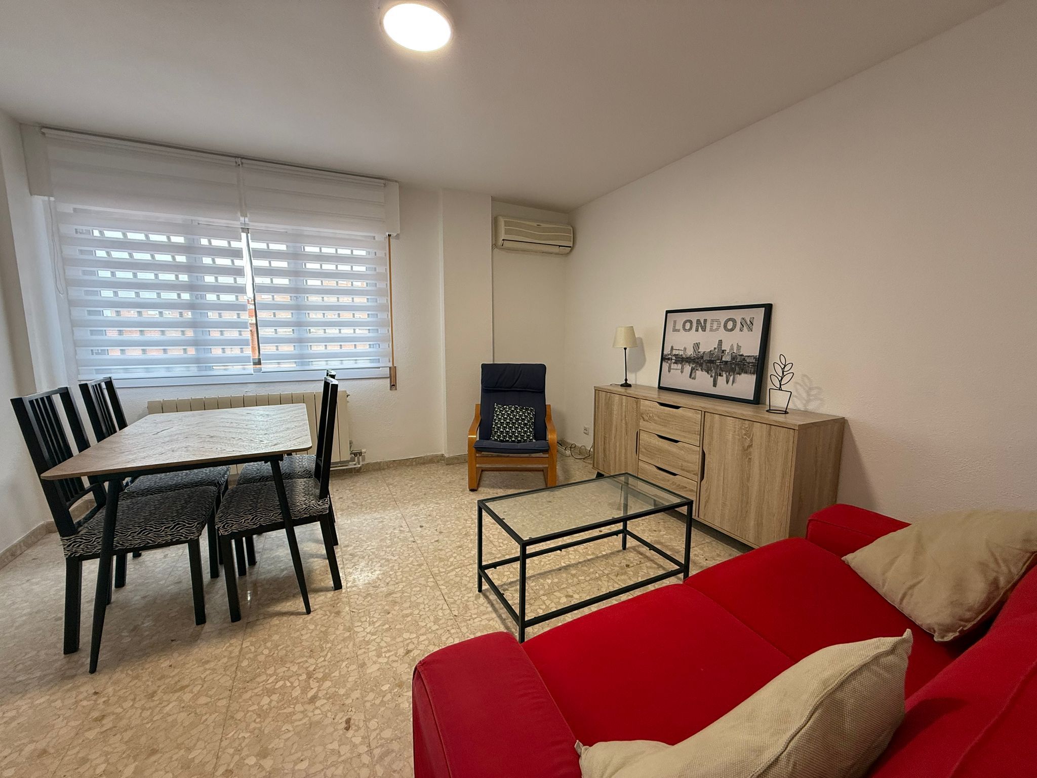 Sala d'estar de Pis de lloguer en  Madrid Capital amb Aire condicionat, Calefacció i Jardí privat