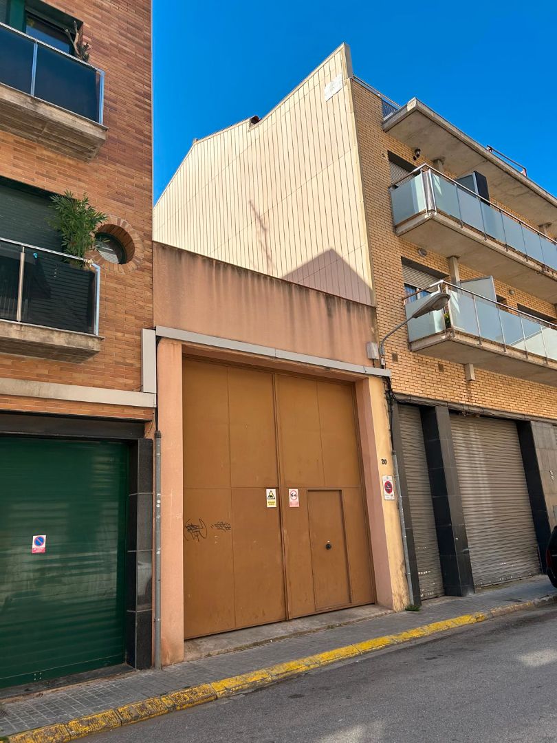 Exterior view of Industrial buildings for sale in Badalona