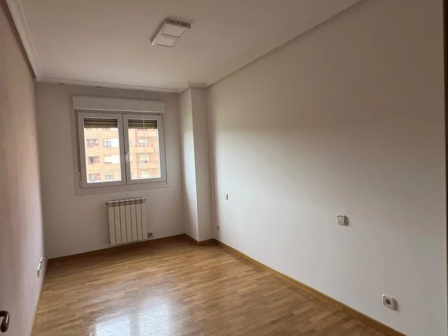 Bedroom of Flat for sale in  Logroño  with Air Conditioner, Heating and Terrace