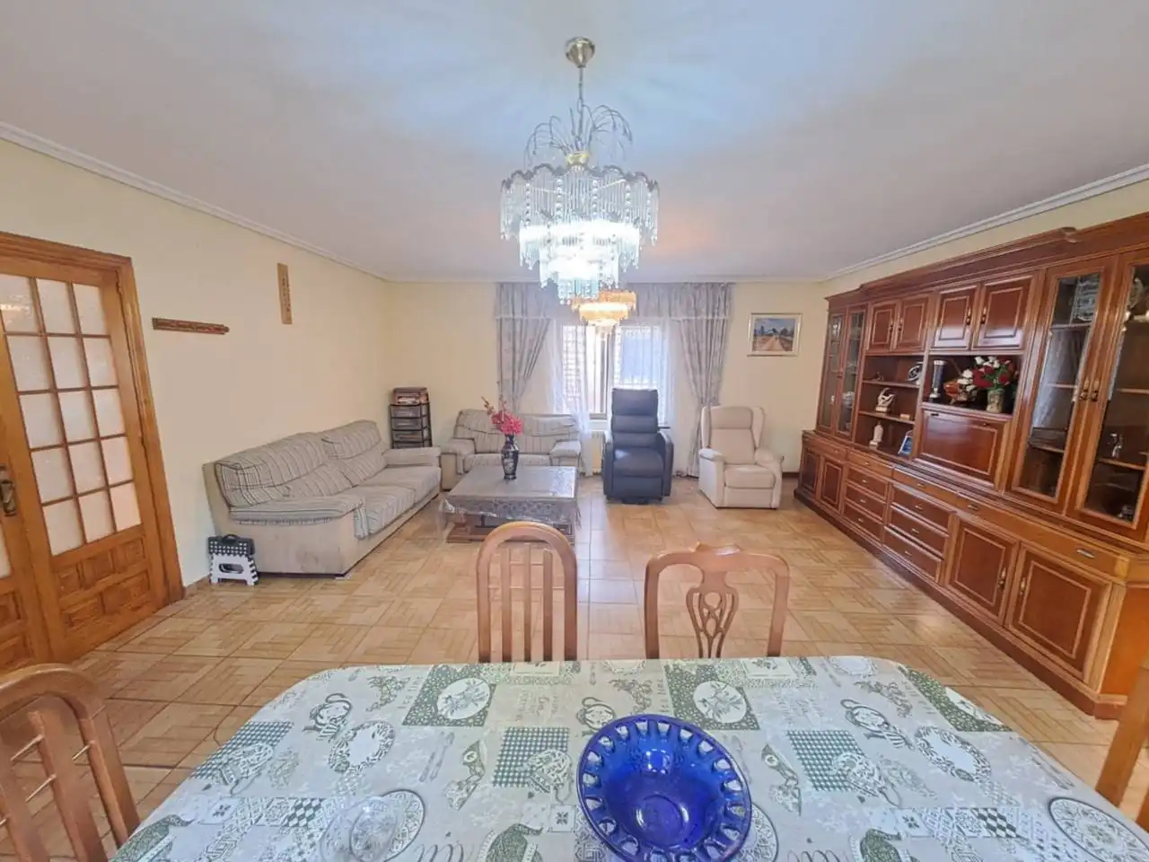 Sala d'estar de Casa adosada en venda en Burgos amb Calefacció i Jardí privat