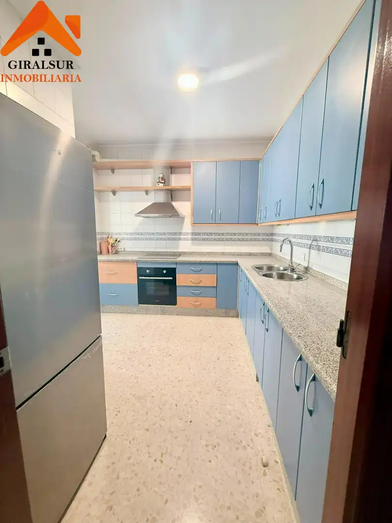 Kitchen of Flat for sale in Sevilla  with Air Conditioner
