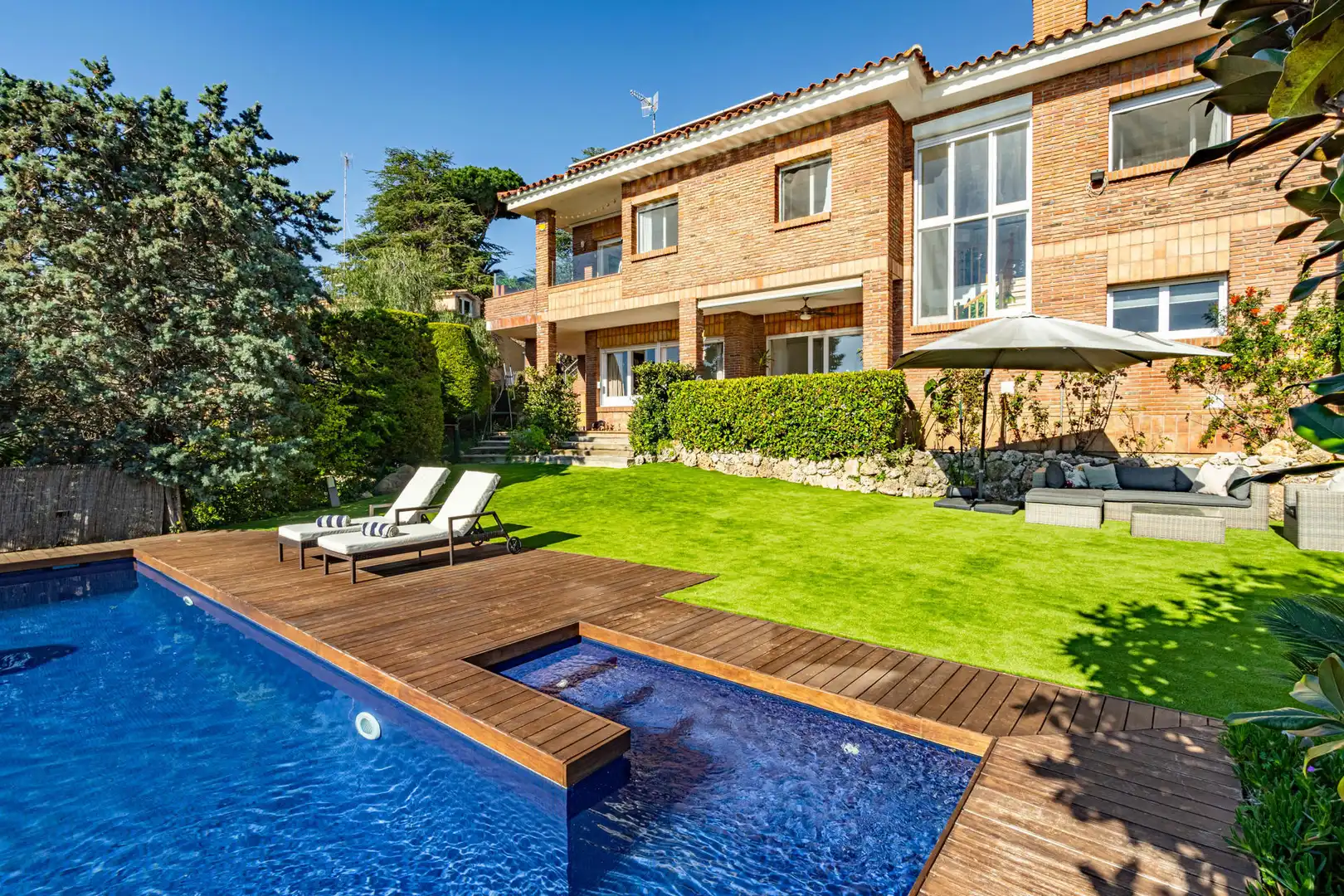 Schwimmbecken von Haus oder Chalet zur Miete in Sant Vicenç de Montalt mit Heizung und Terrasse