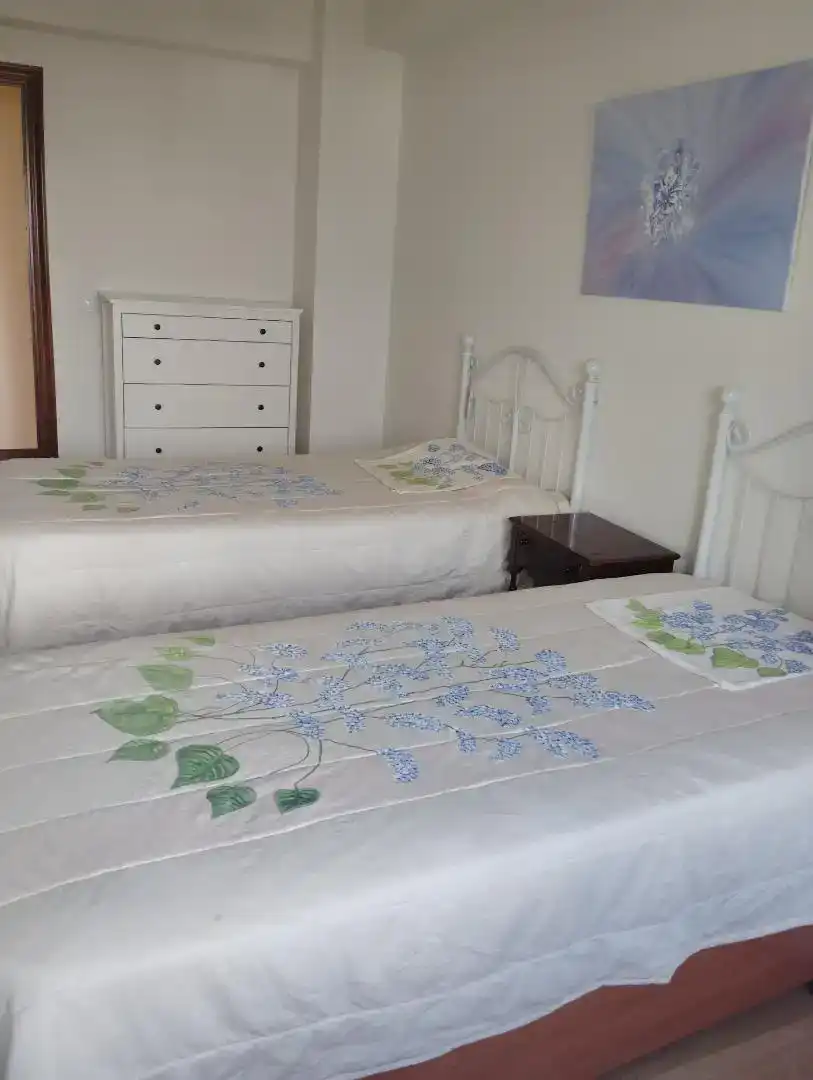 Schlafzimmer von Wohnung zur Miete in Lugo mit Privatgarten, Abstellraum und Möbliert