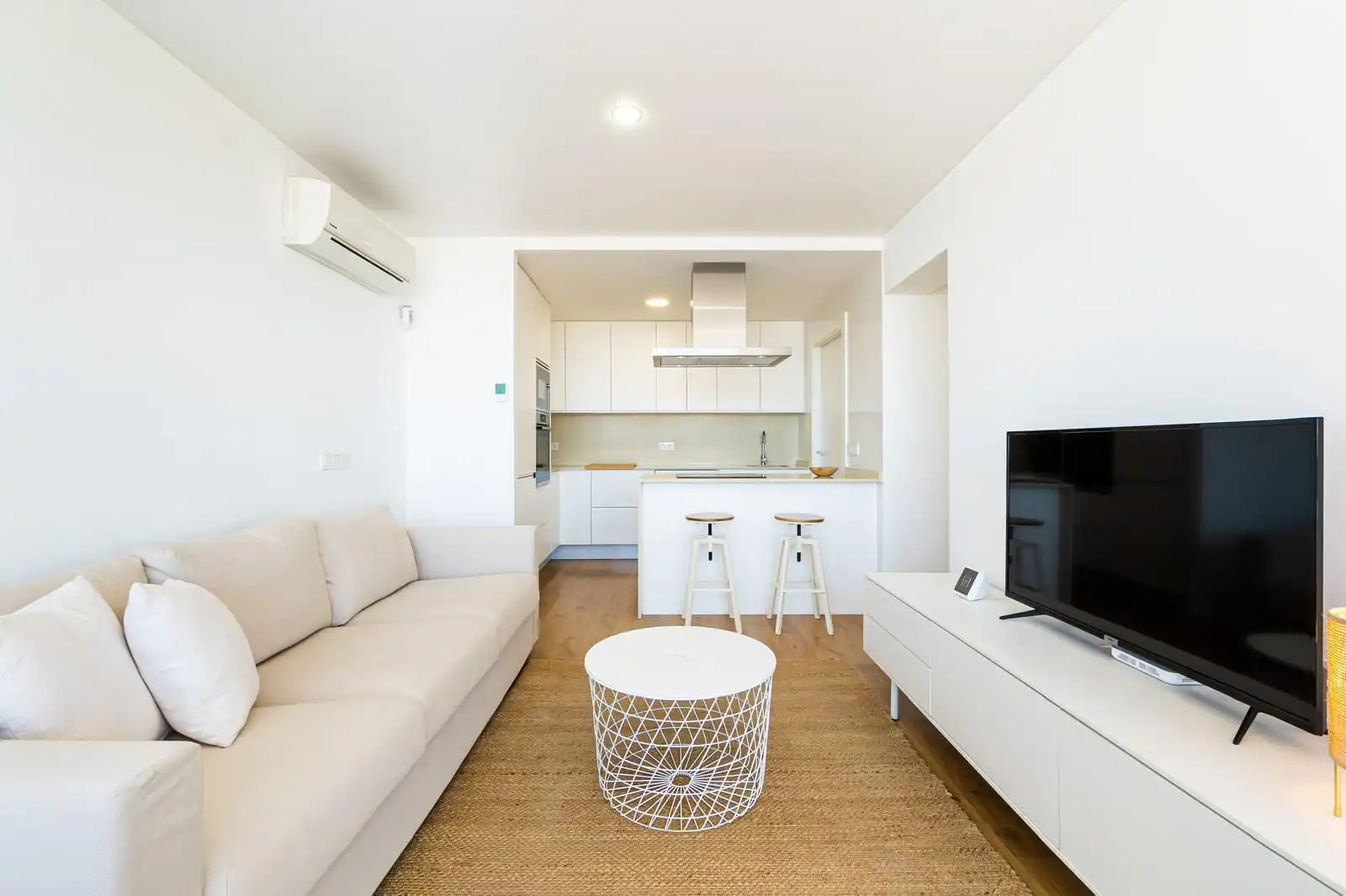 Sala de estar de Apartamento de alquiler en Torrevieja con Aire acondicionado, Calefacción y Terraza
