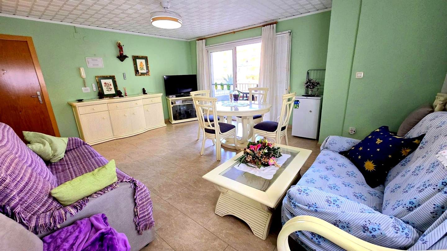 Sala d'estar de Apartament de lloguer en Gandia amb Aire condicionat, Terrassa i Moblat