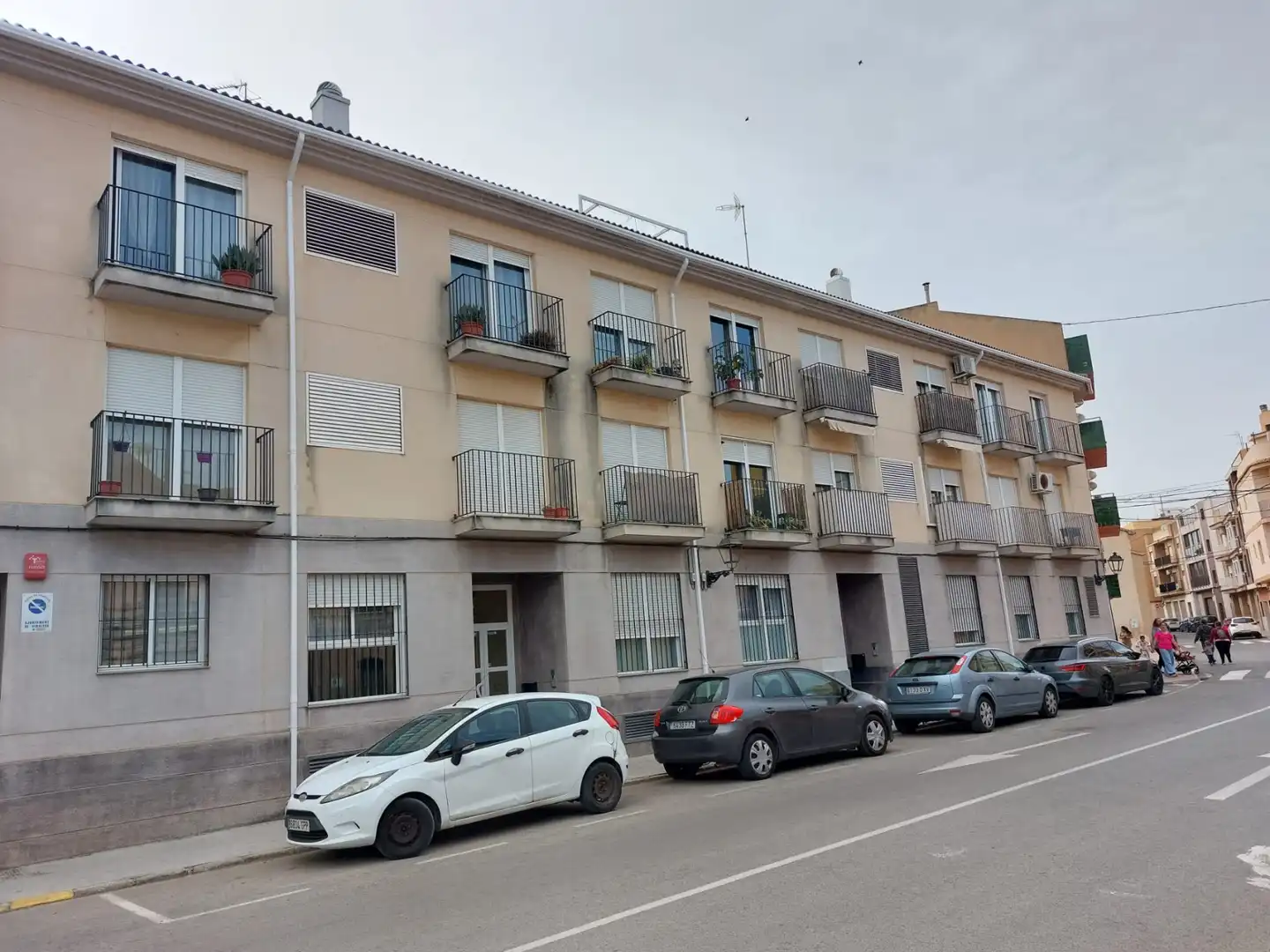 Außenansicht von Garage zum Verkauf in Vinalesa