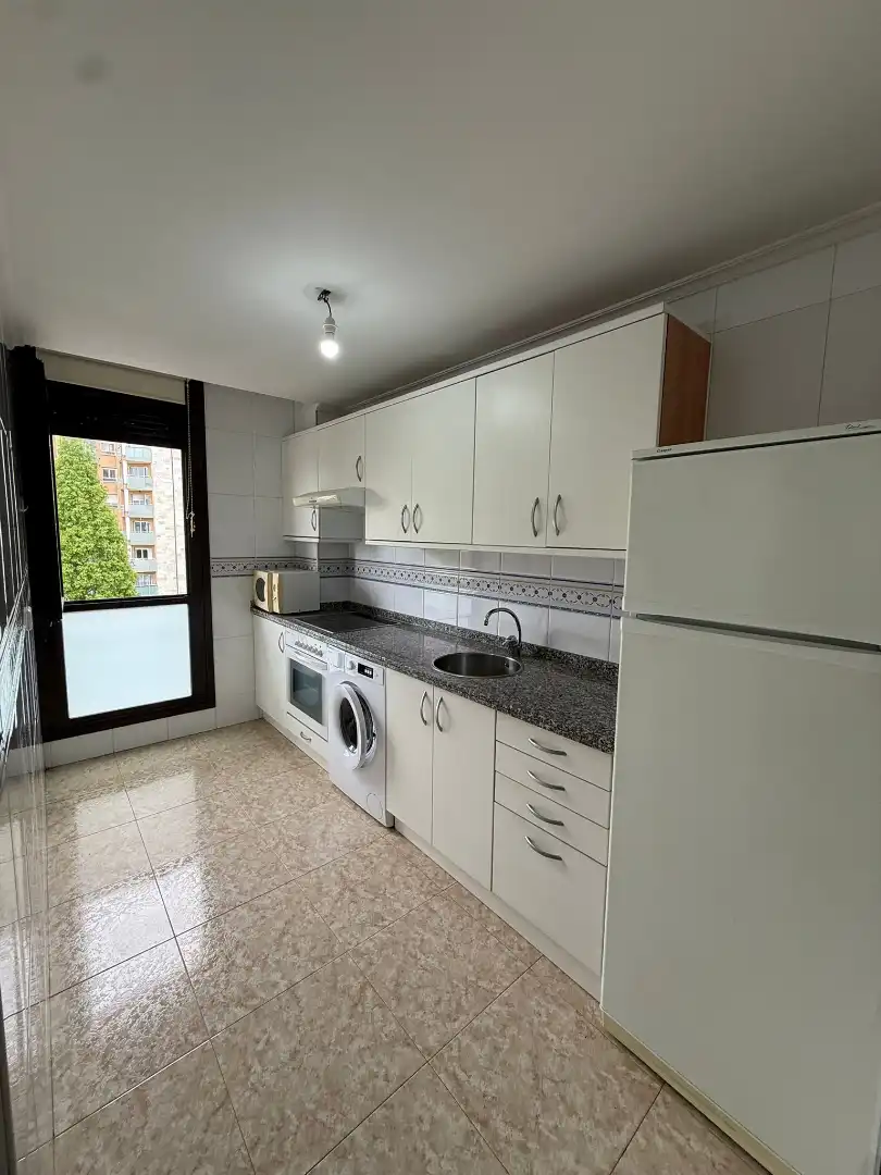 Kitchen of Flat for sale in Oviedo   with Heating