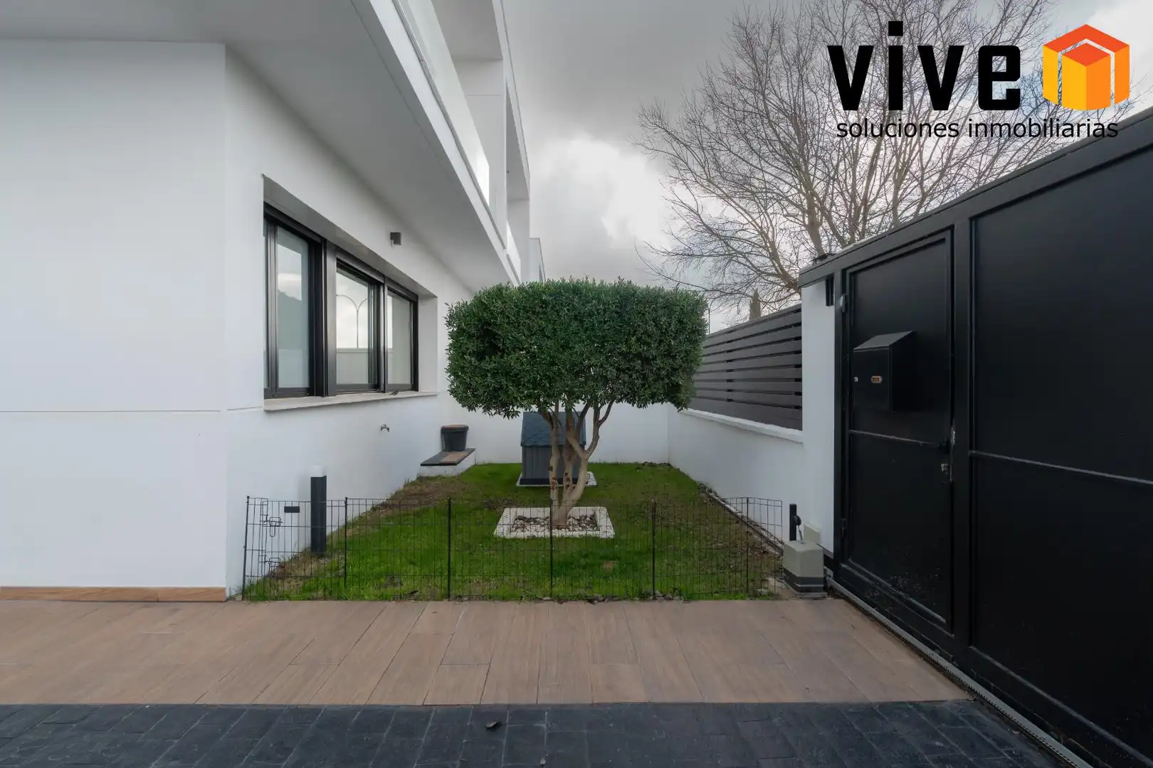 Terrassa de Casa adosada en venda en Mairena del Aljarafe amb Aire condicionat, Calefacció i Jardí privat