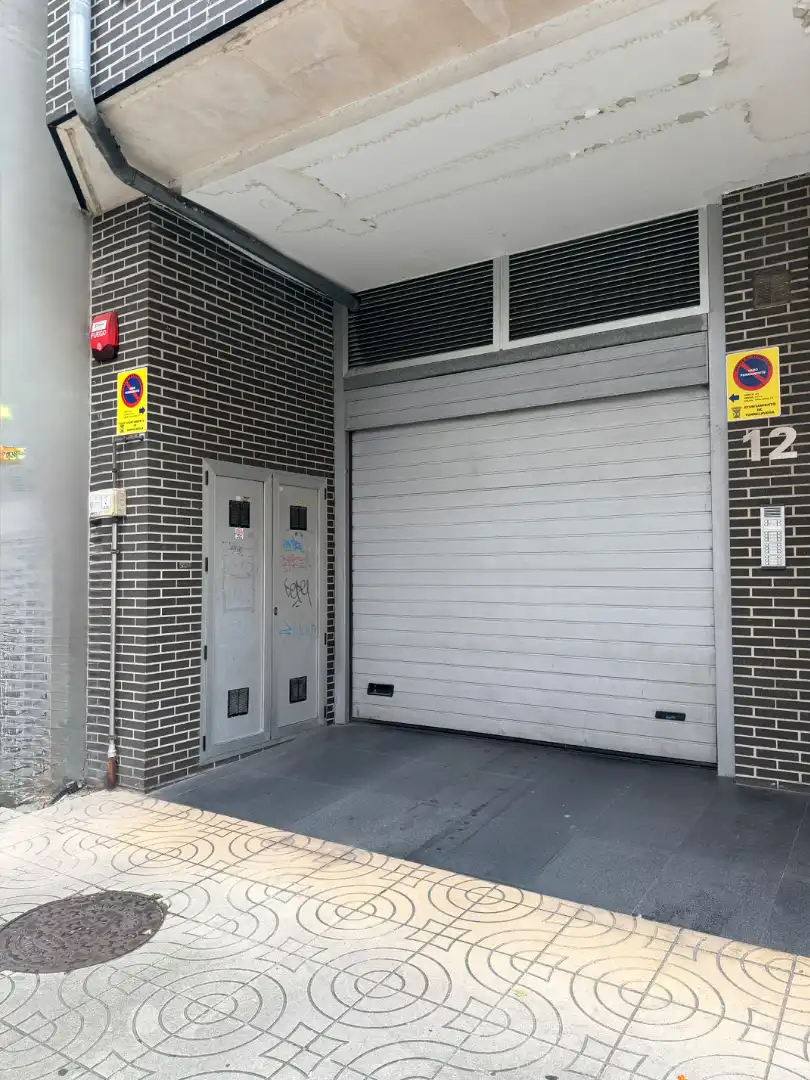 Außenansicht von Garage zur Miete in Centro