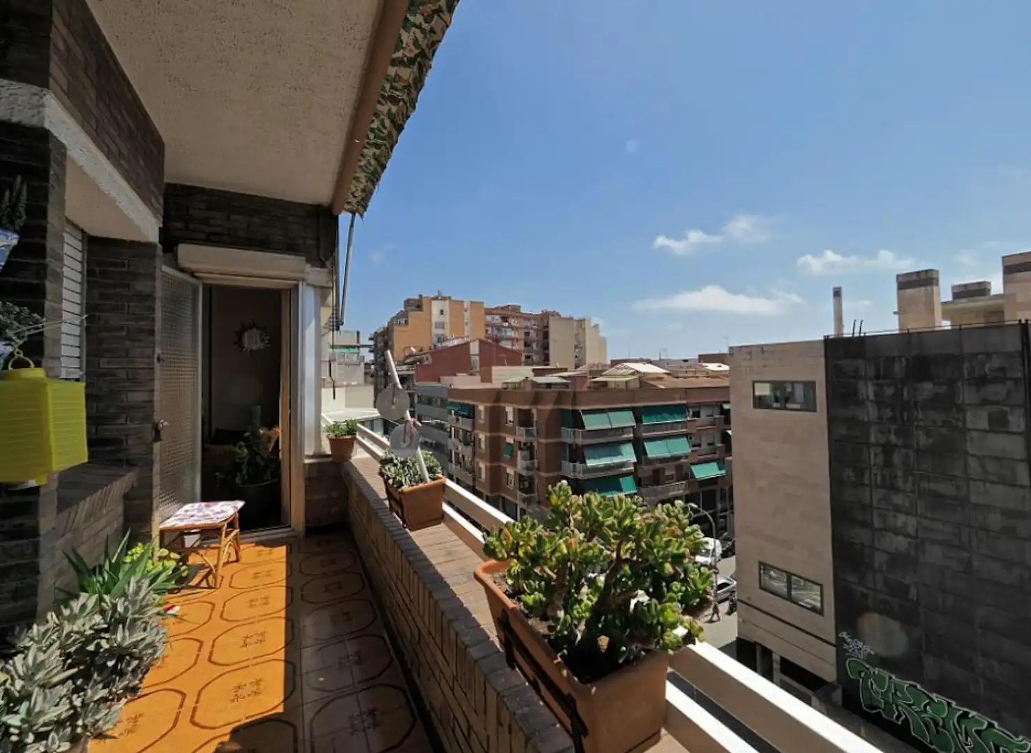 Vista exterior de Pis per a compartir en Barcelona amb Moblat i Rentadora