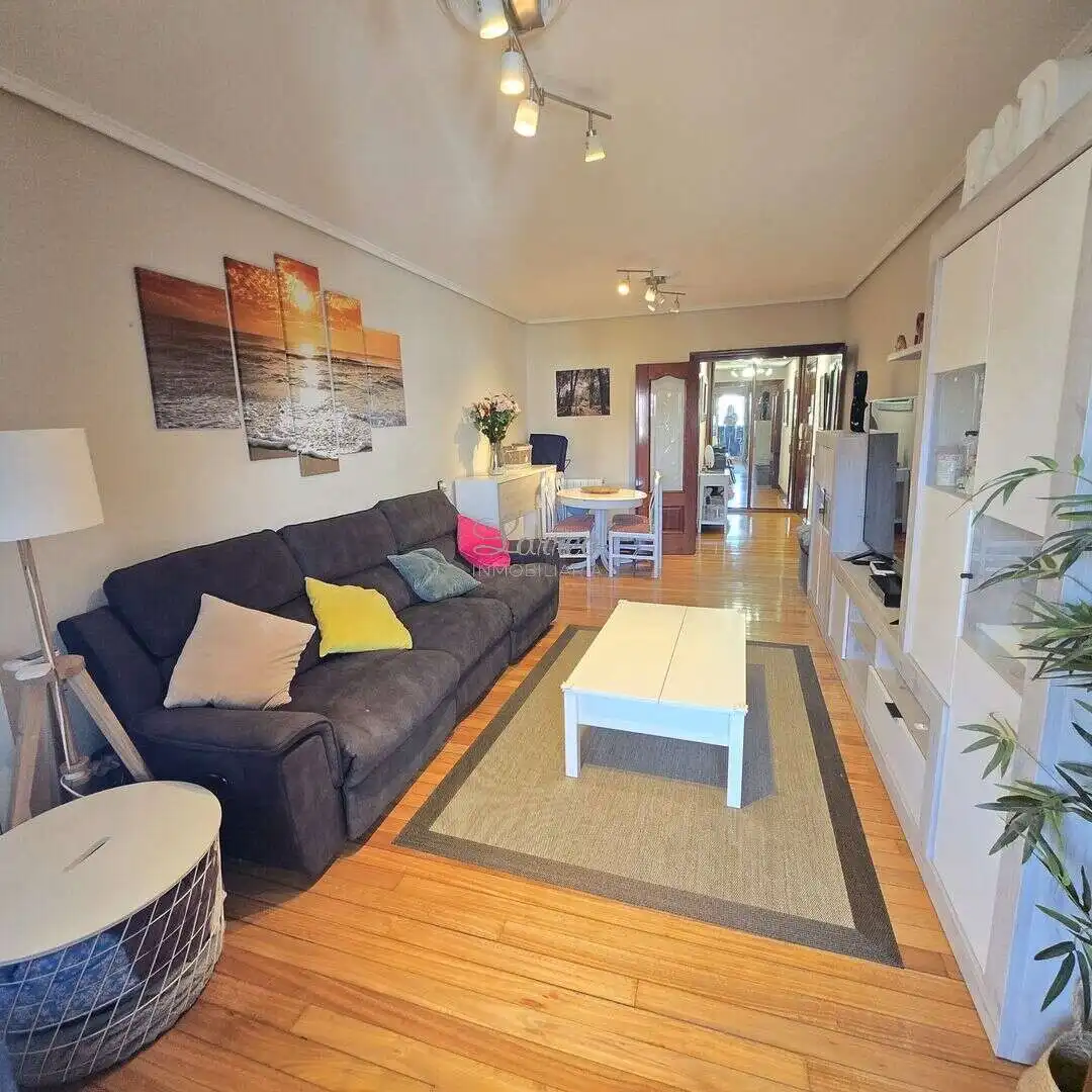 Sala de estar de Piso en venta en Amorebieta-Etxano con Calefacción, Terraza y Trastero