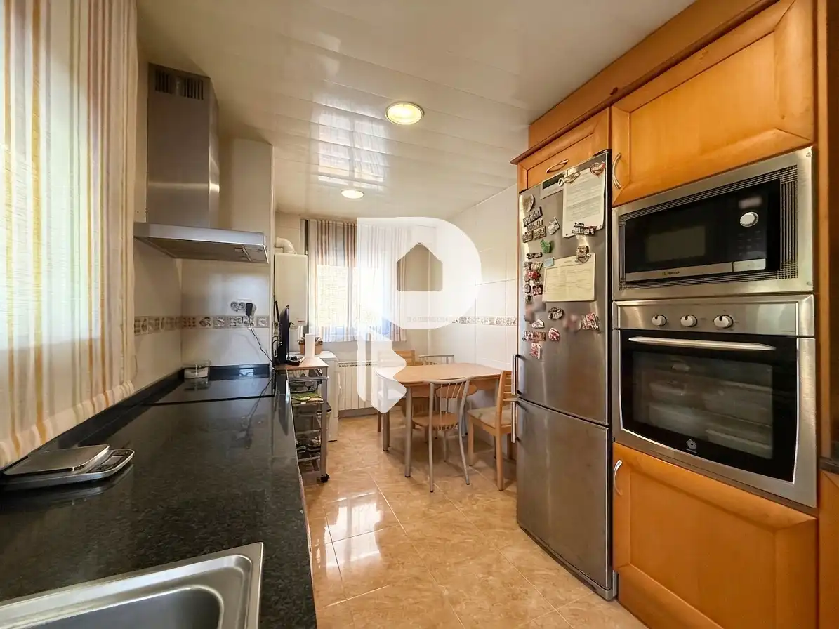 Cocina de Piso en venta en Sant Vicenç Dels Horts con Aire acondicionado, Calefacción y Parquet