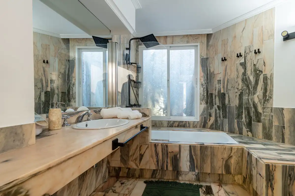 Bathroom of Houses for rent in Estepona  with Air Conditioner, Private garden and Terrace