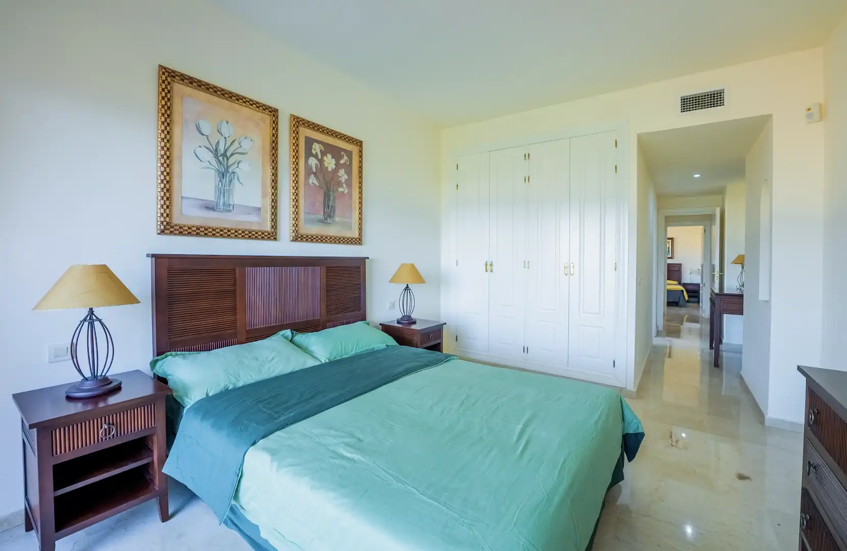Habitación de Apartamento de alquiler en Estepona con Aire acondicionado, Calefacción y Terraza