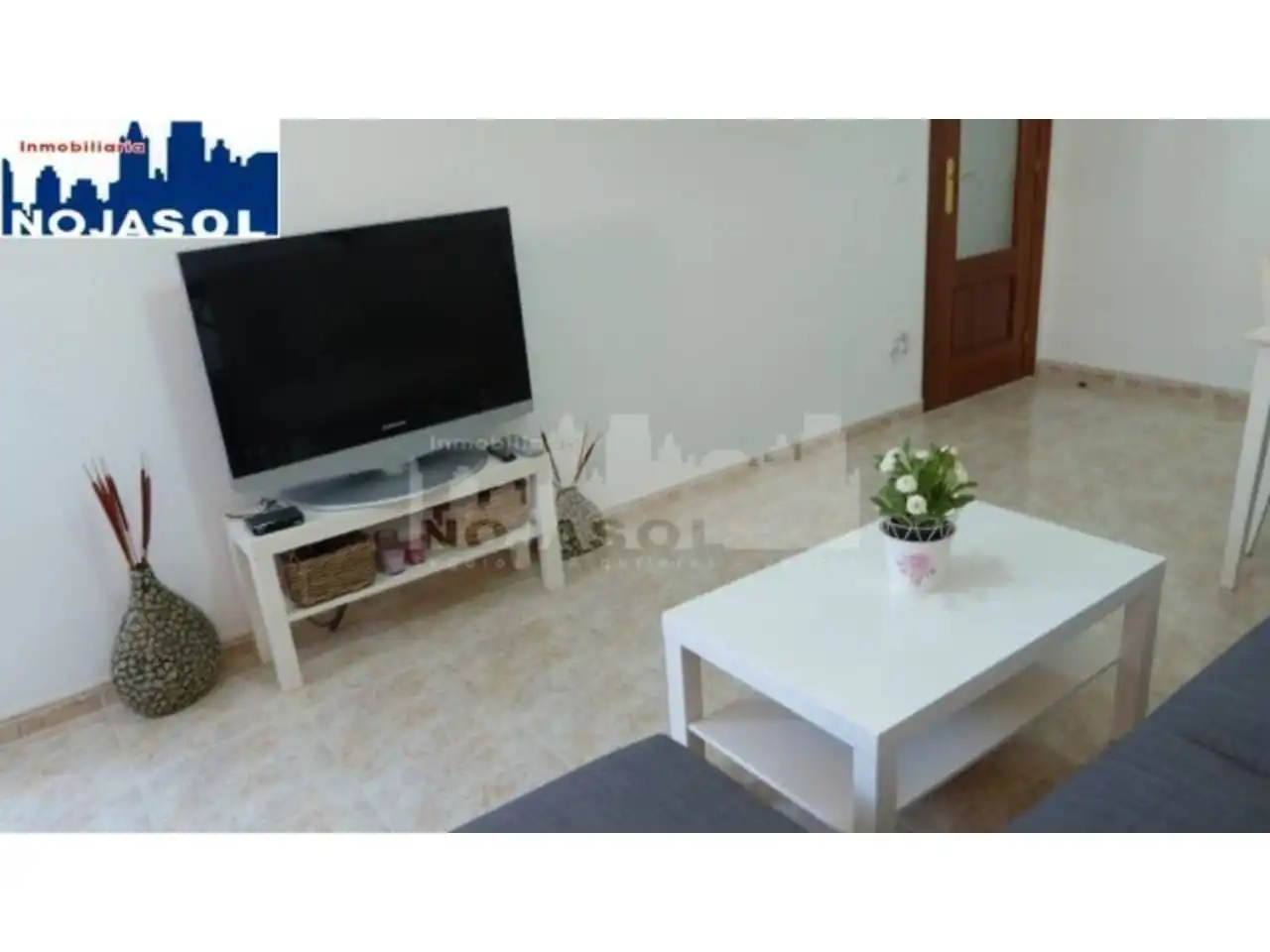 Sala d'estar de Àtic de lloguer en Noja amb Calefacció, Terrassa i Moblat