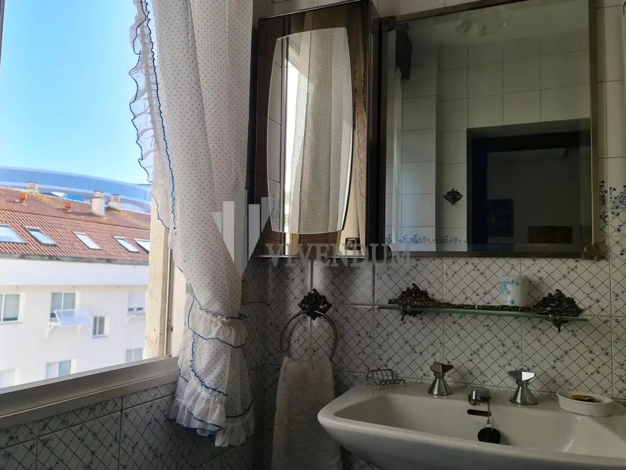 Bathroom of Flat for sale in Vigo   with Heating, Parquet flooring and Terrace