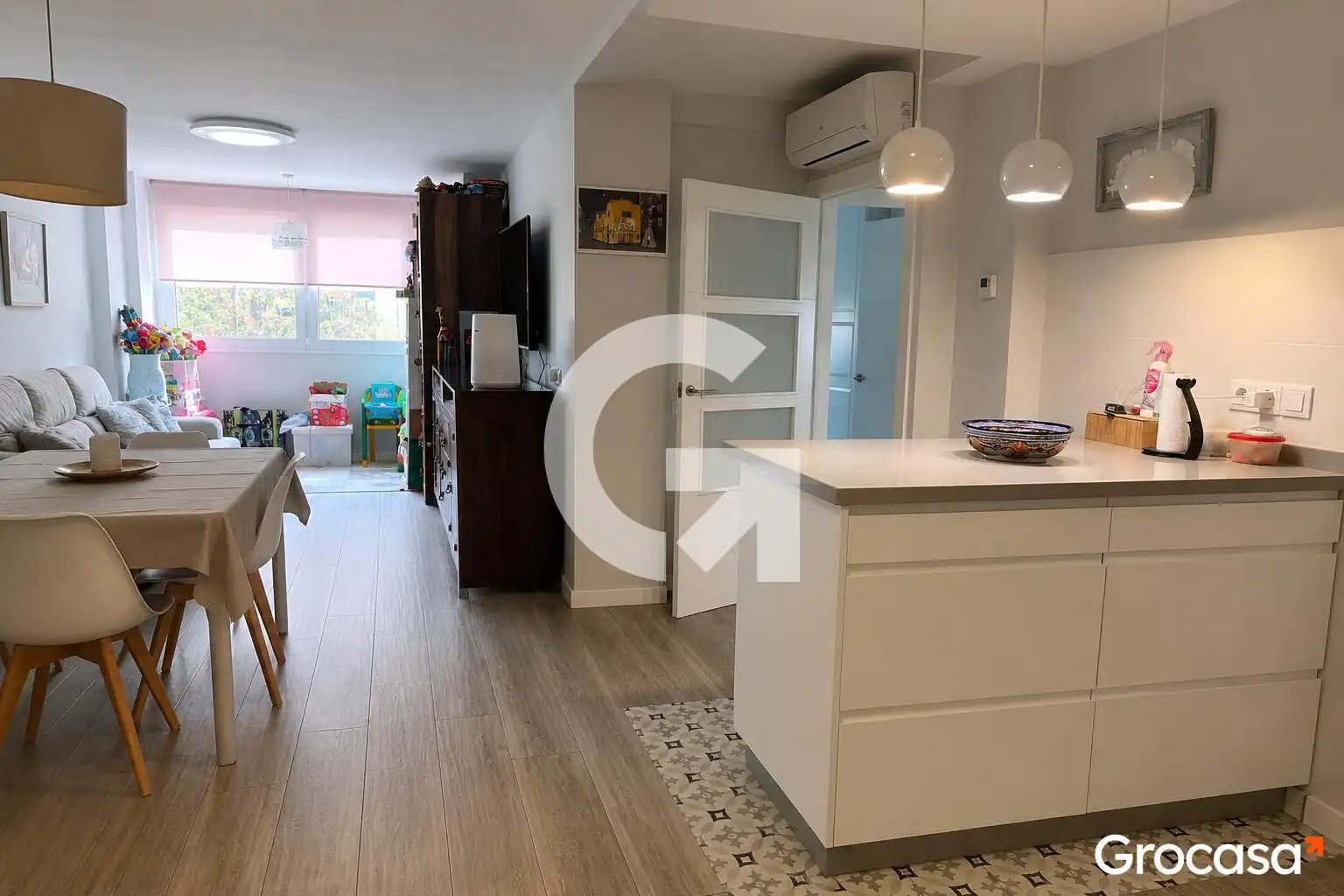 Kitchen of Flat for sale in L'Hospitalet de Llobregat  with Air Conditioner
