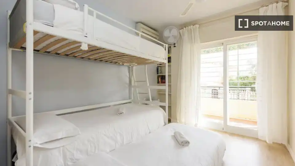 Bedroom of Apartments for share in Málaga  with Air Conditioner, Terrace and Furnished