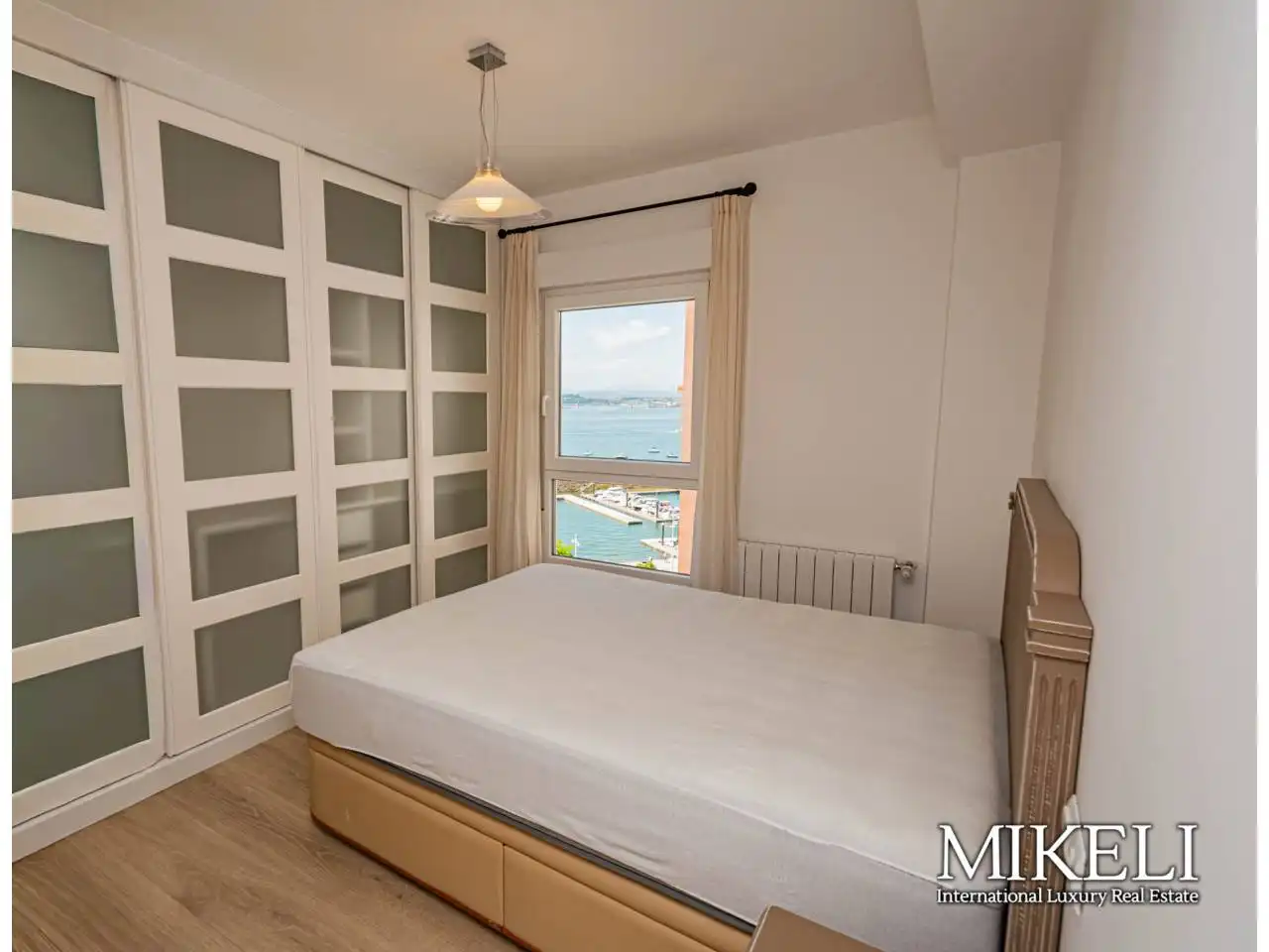 Schlafzimmer von Wohnung zur Miete in Santander mit Heizung und Möbliert